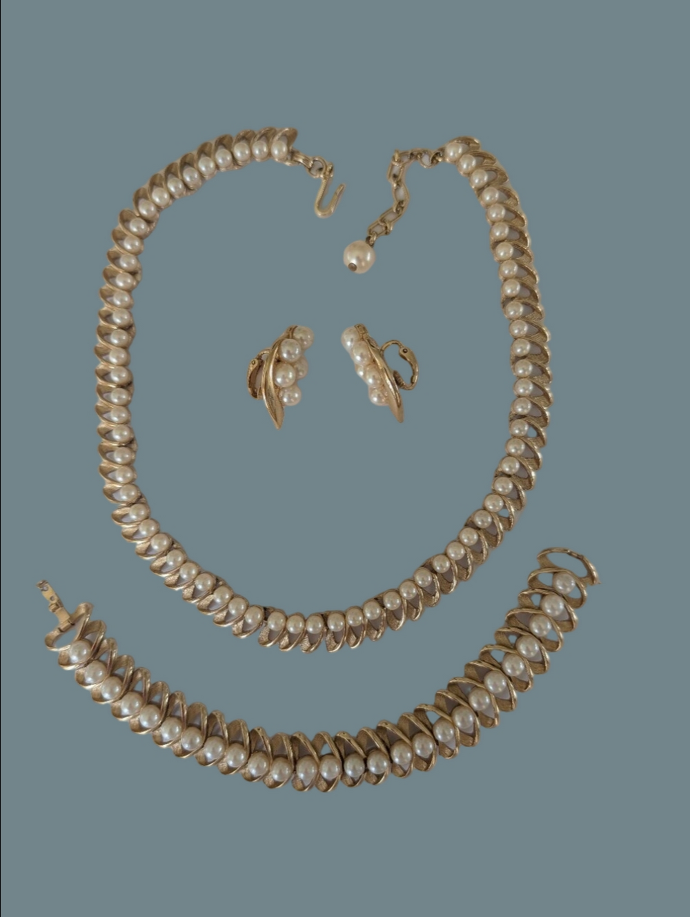 Vintage Crown Trifari Gold Pearl Necklace Bracelet Pearl Clip Earrings Set (3)